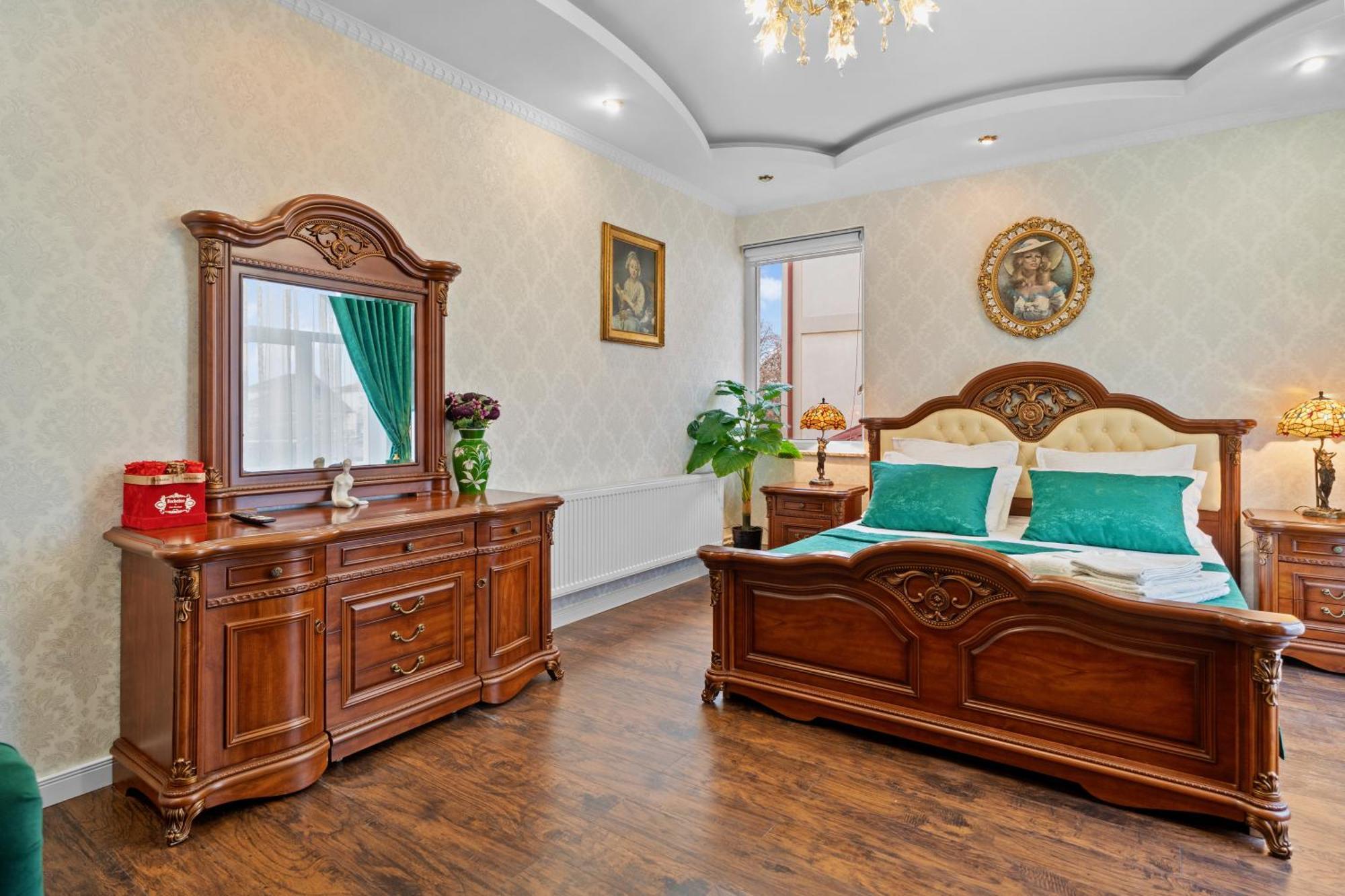 Luxurious Villa With Lush Garden And Huge Terrace Near Herastrau Park Boekarest Buitenkant foto