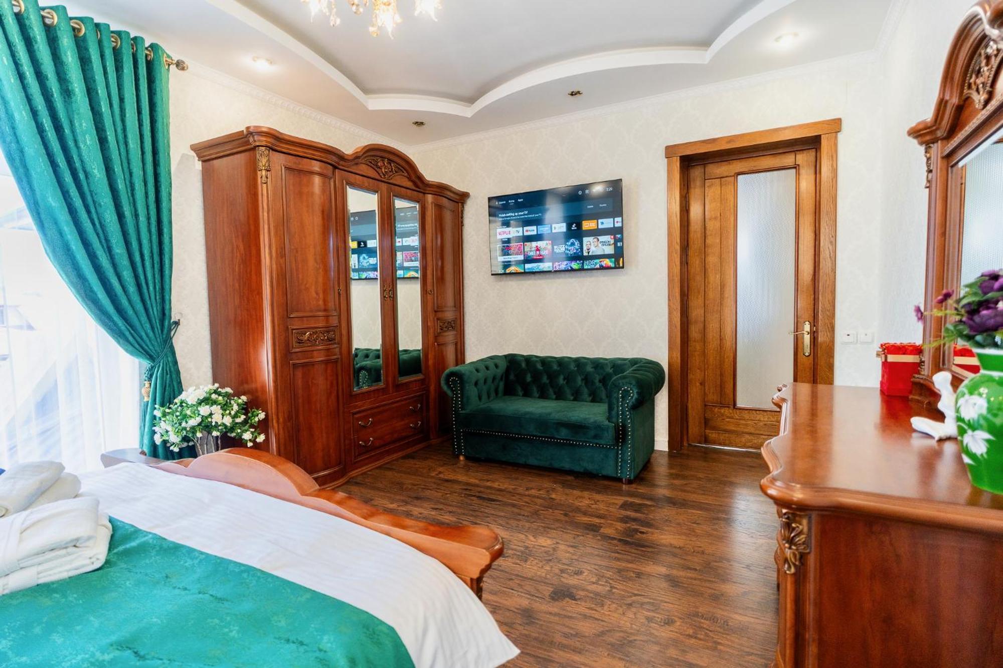 Luxurious Villa With Lush Garden And Huge Terrace Near Herastrau Park Boekarest Buitenkant foto