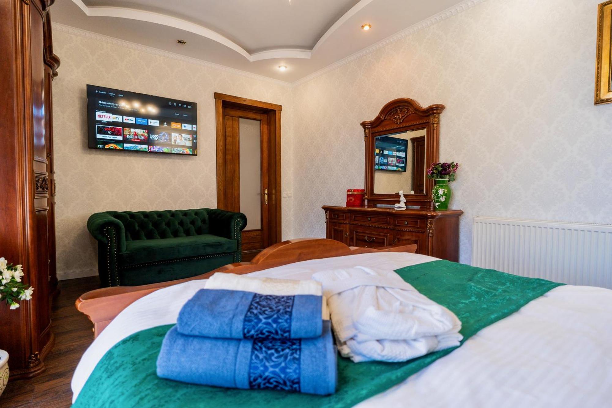 Luxurious Villa With Lush Garden And Huge Terrace Near Herastrau Park Boekarest Buitenkant foto