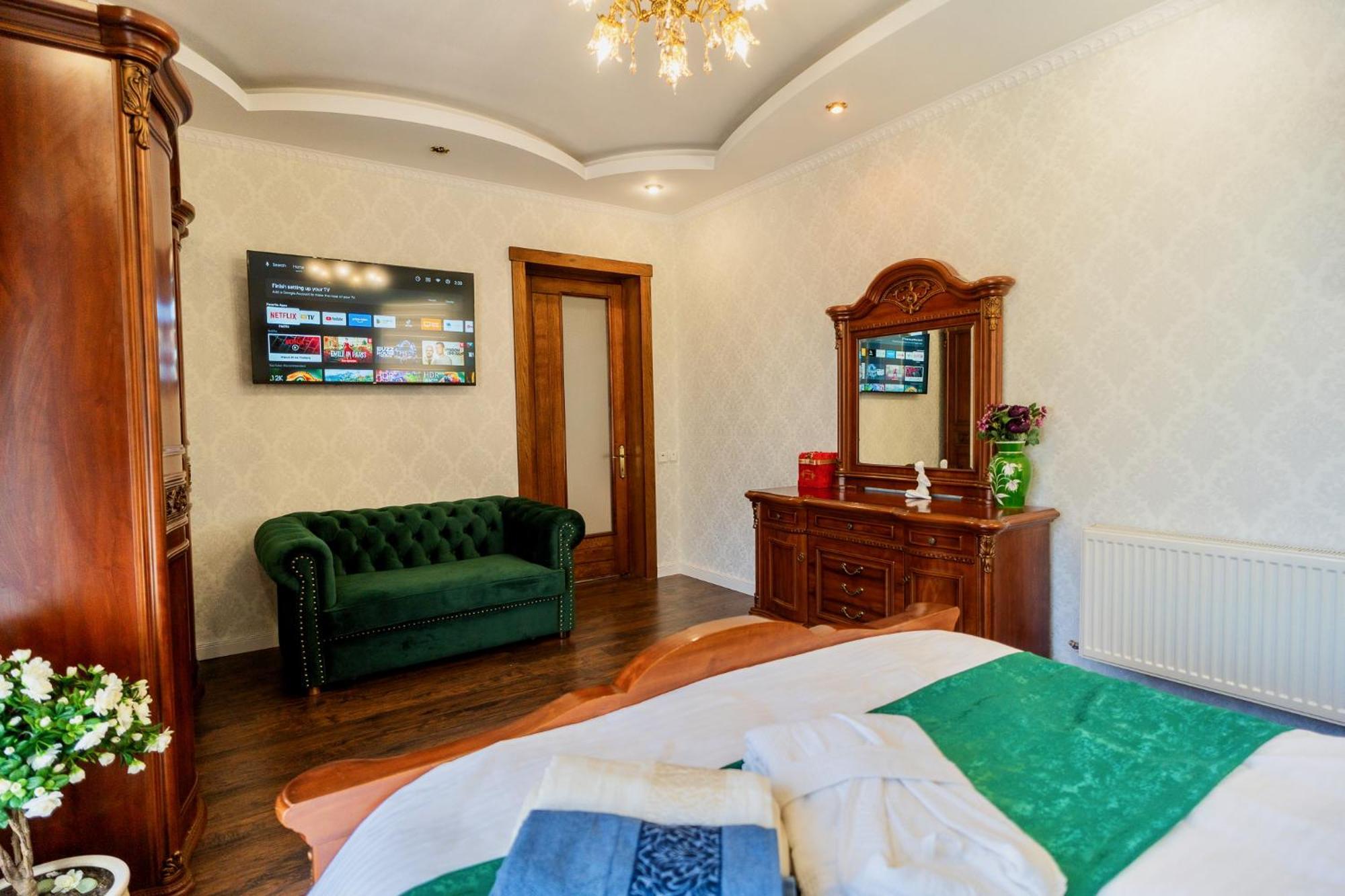 Luxurious Villa With Lush Garden And Huge Terrace Near Herastrau Park Boekarest Buitenkant foto