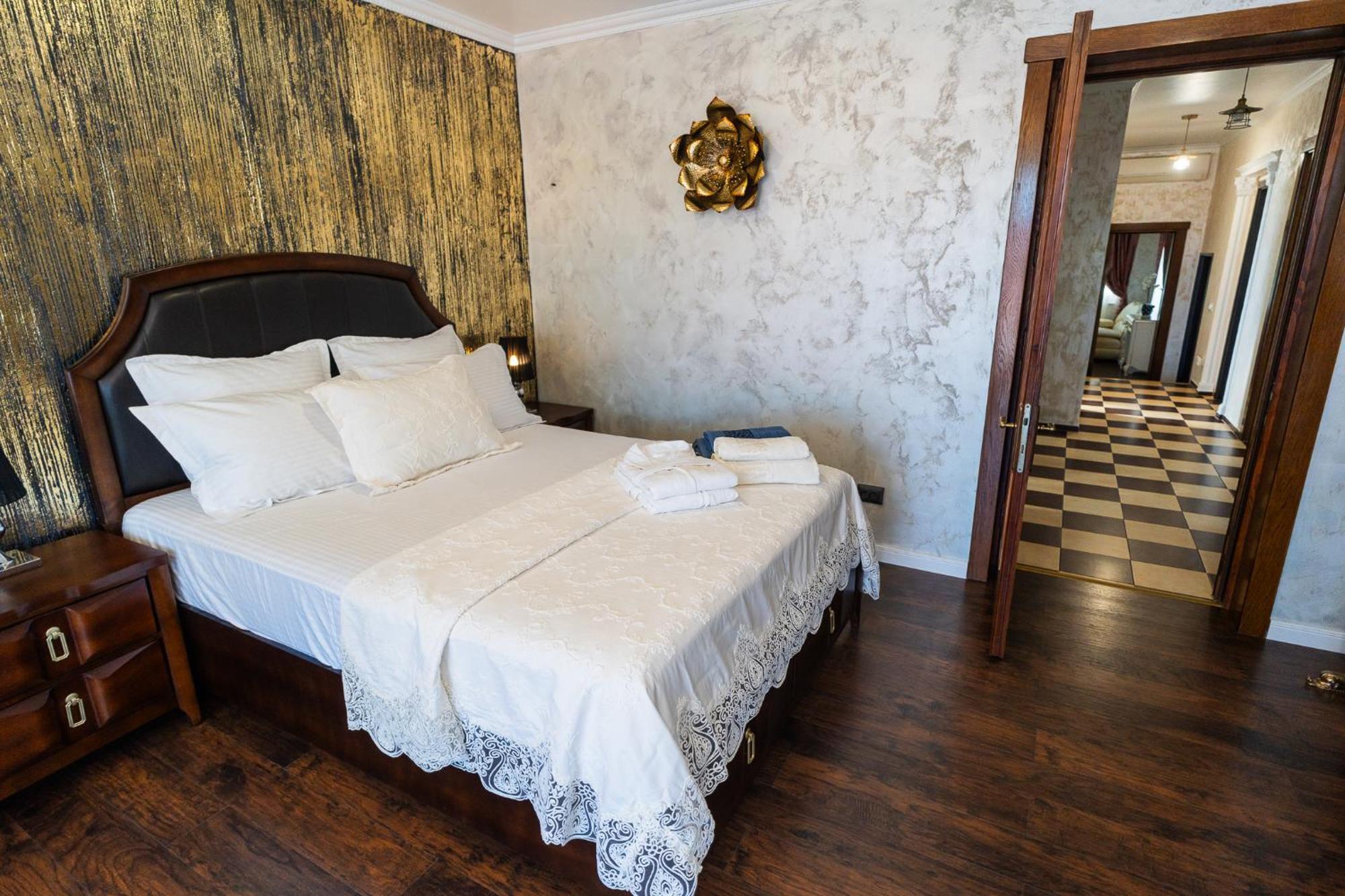 Luxurious Villa With Lush Garden And Huge Terrace Near Herastrau Park Boekarest Buitenkant foto