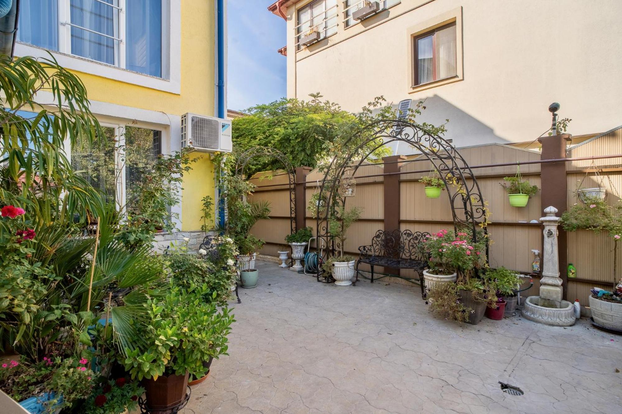 Luxurious Villa With Lush Garden And Huge Terrace Near Herastrau Park Boekarest Buitenkant foto