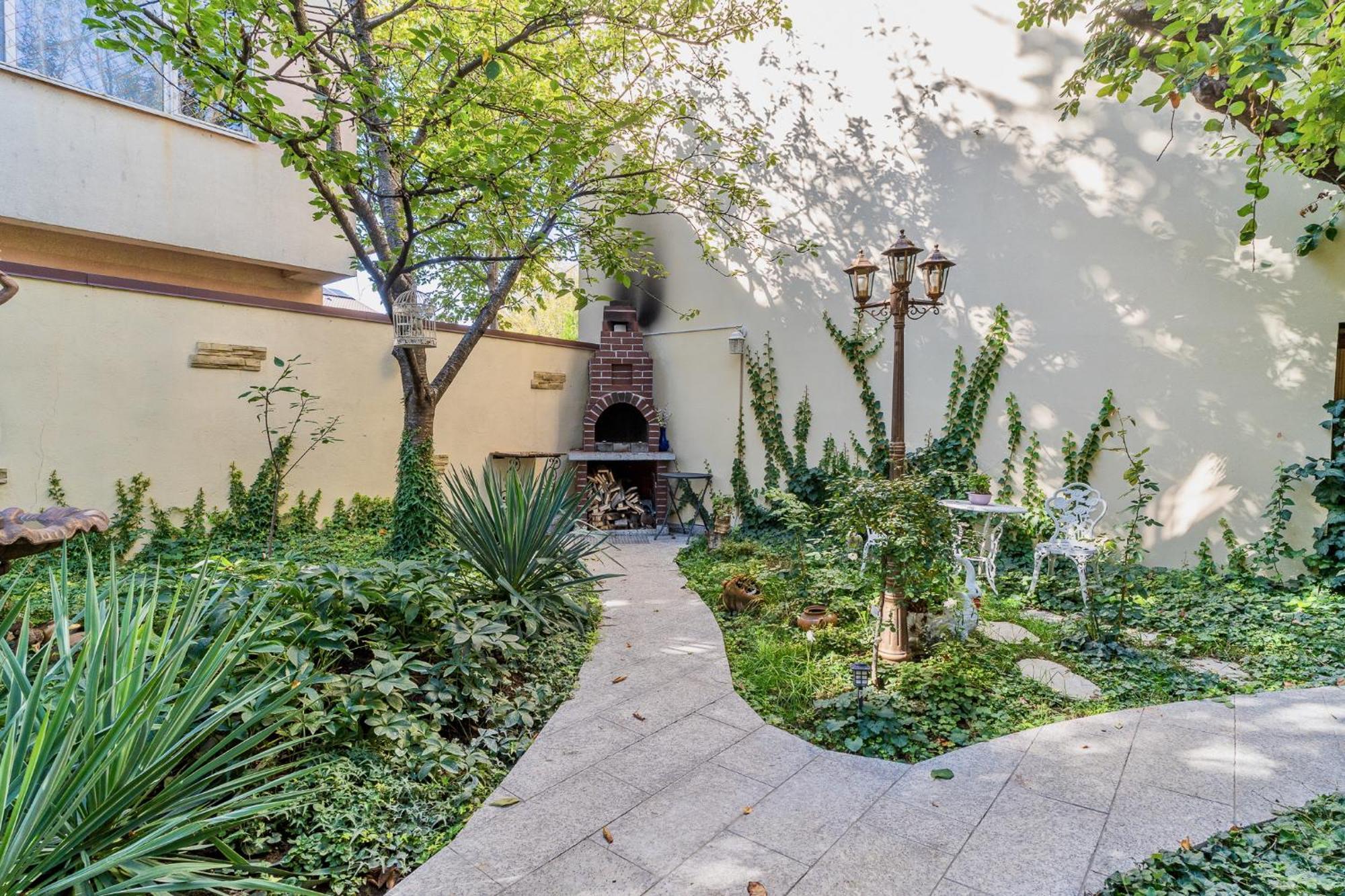 Luxurious Villa With Lush Garden And Huge Terrace Near Herastrau Park Boekarest Buitenkant foto